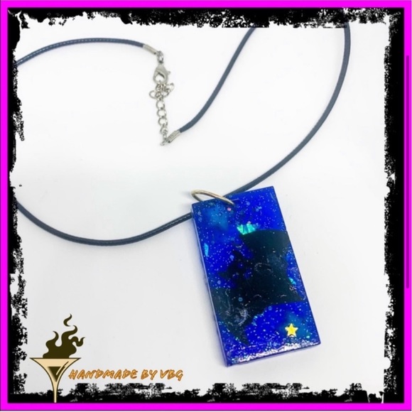 New Handmade Glow In The Dark Blue & Black Bat Necklace Great For Halloween - Picture 5 of 11